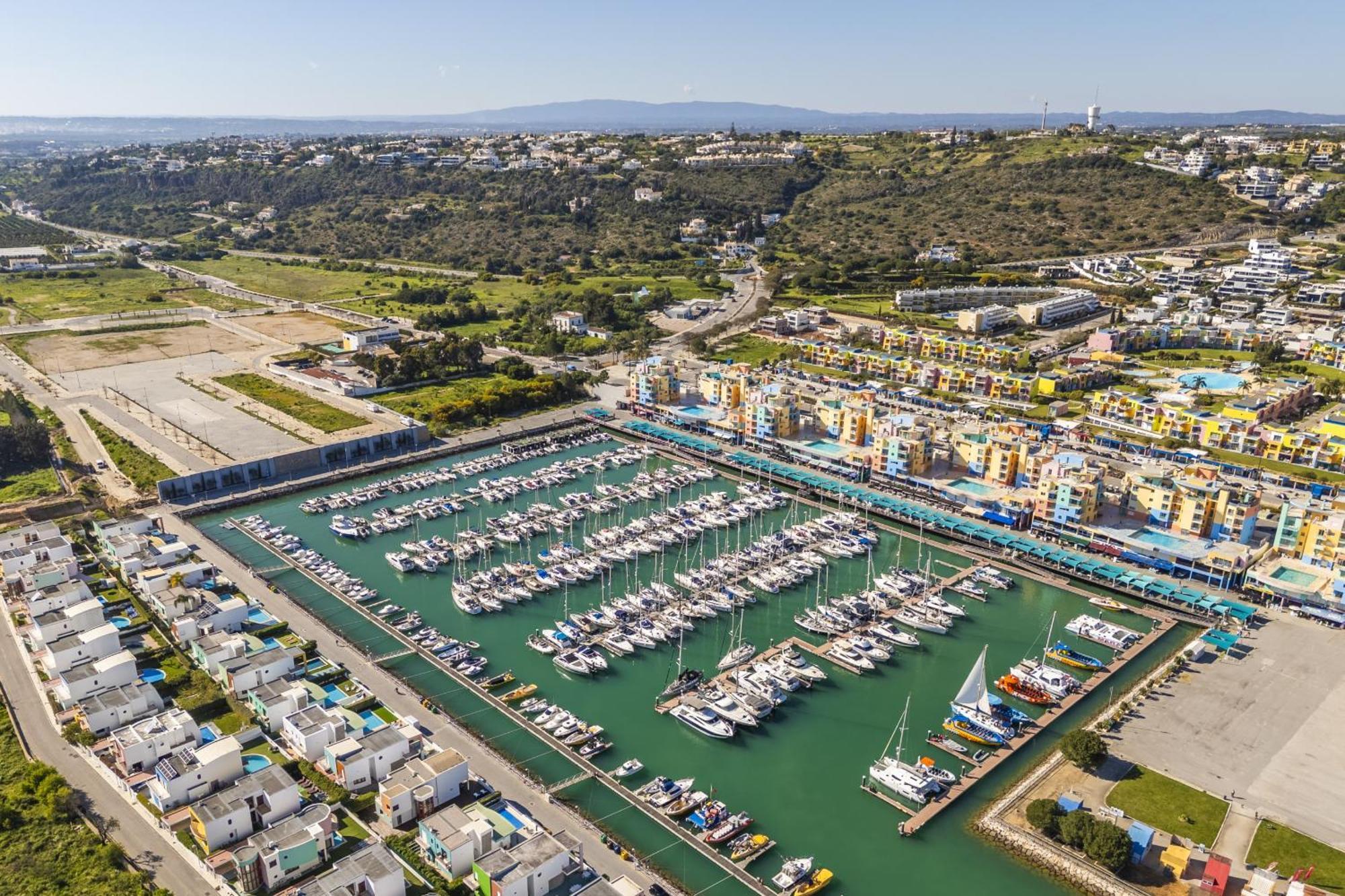 Marina Breeze Apartment With Pool - 900M From The Beach Albufeira Zewnętrze zdjęcie