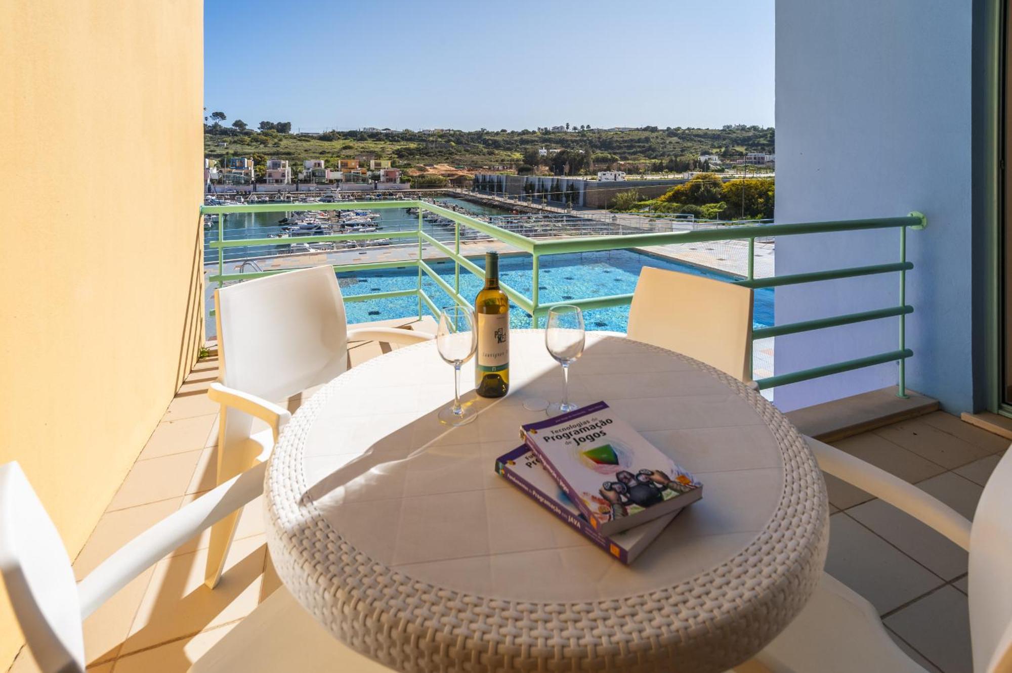 Marina Breeze Apartment With Pool - 900M From The Beach Albufeira Zewnętrze zdjęcie